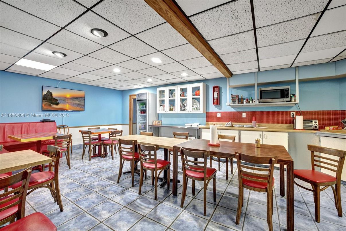 Dining room, Interior, Recessed Lighting, Wooden Beams