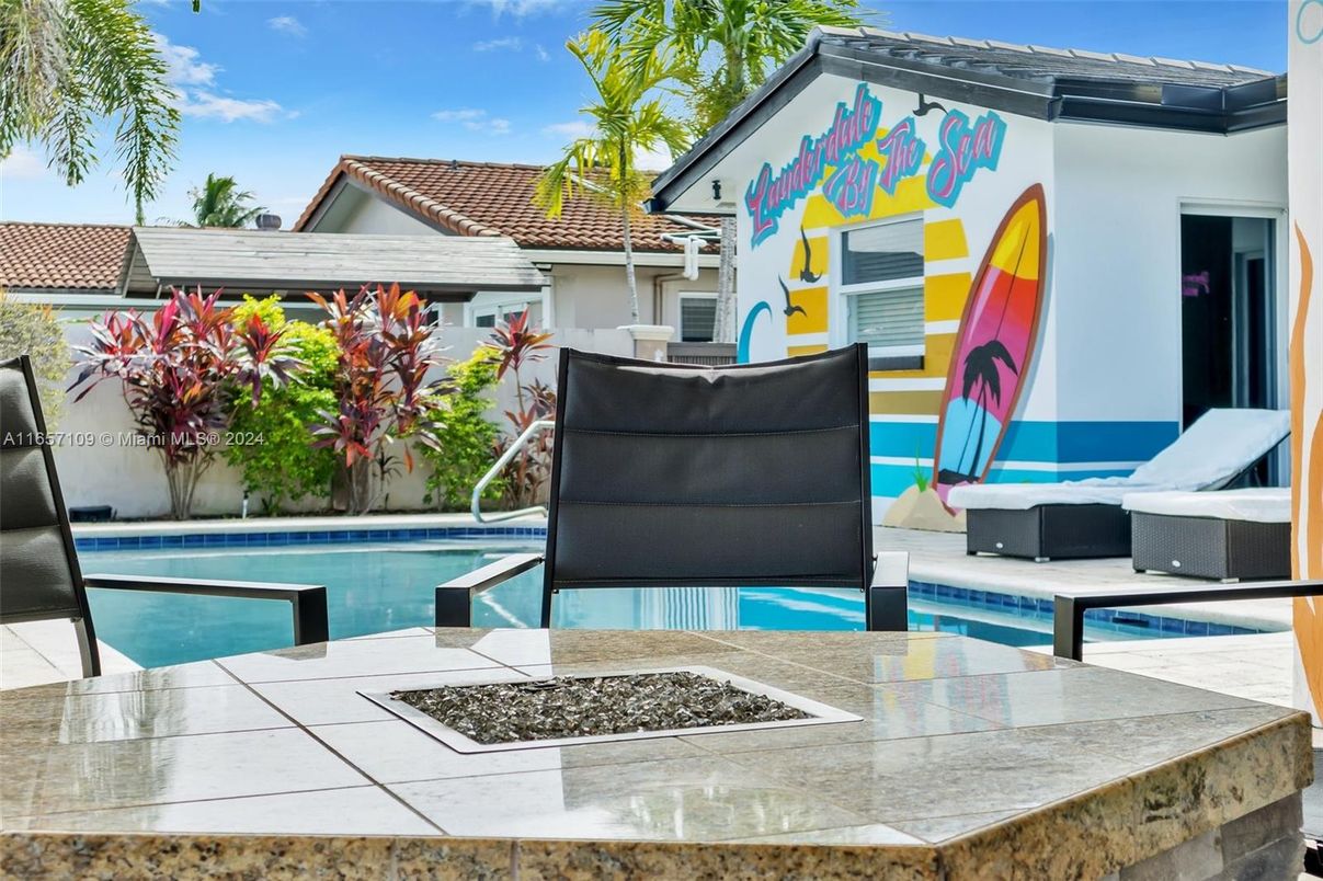 Exterior, Pool