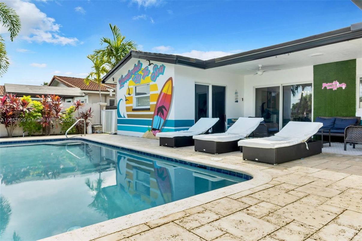 Exterior, Pool