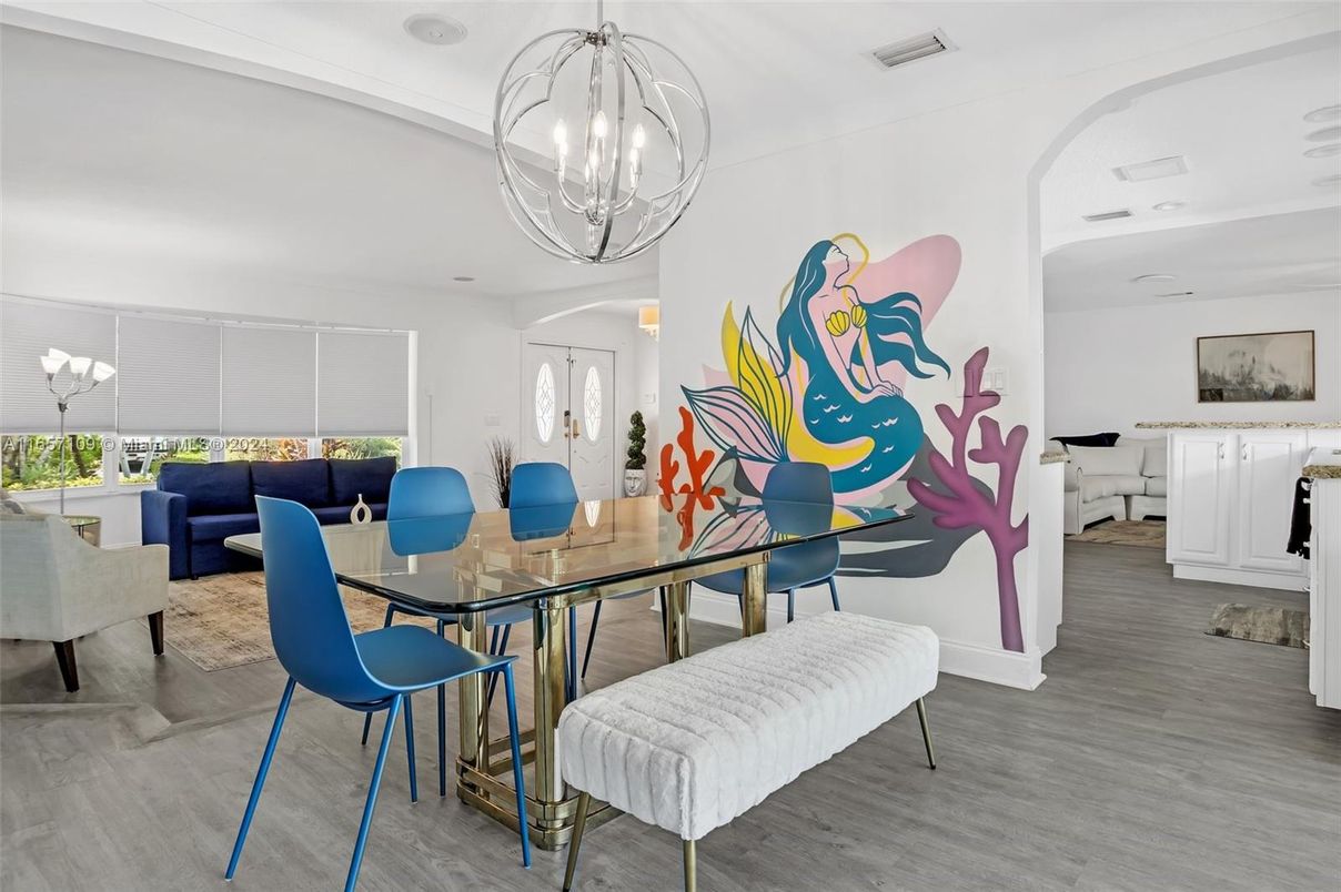 Chandelier, Dining room, Interior, Living room, Pendant Lights, Wood Texture Flooring