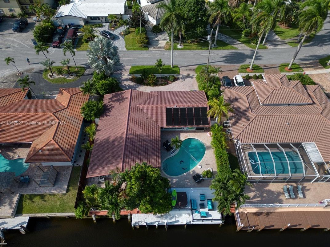 Exterior, Drone