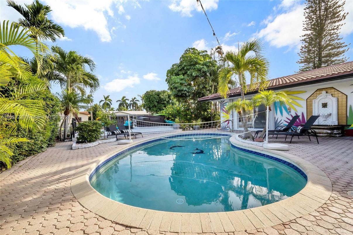Exterior, Pool