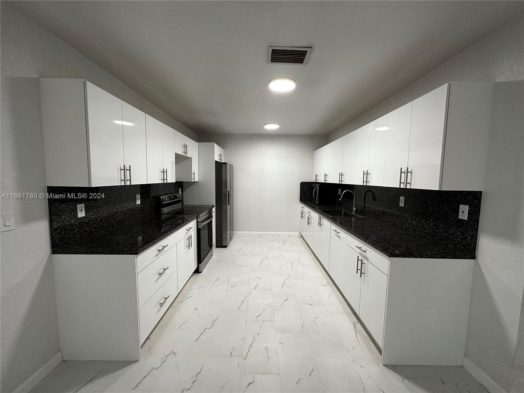 Interior, Kitchen, Marble, Recessed Lighting
