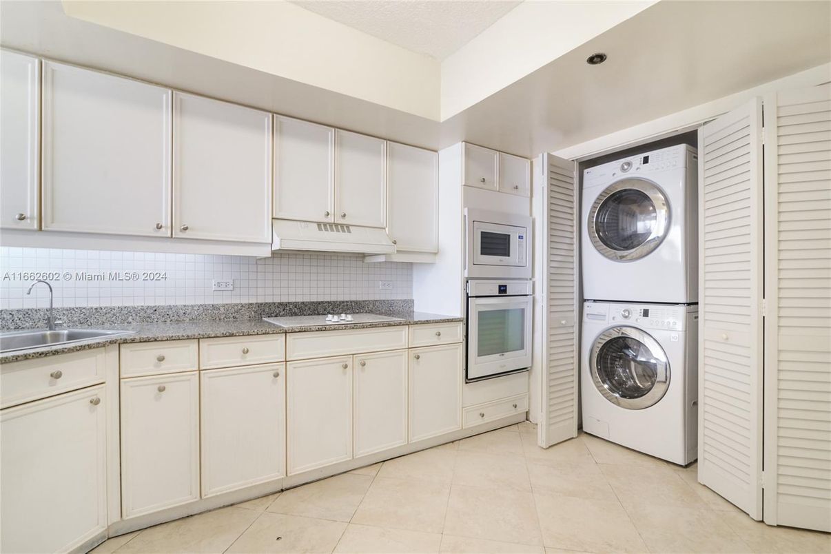 Interior, Utility Closets, Washer