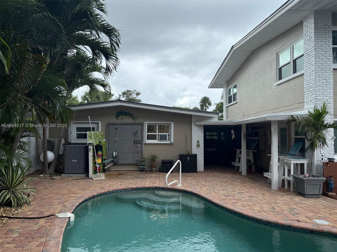 Exterior, Pool