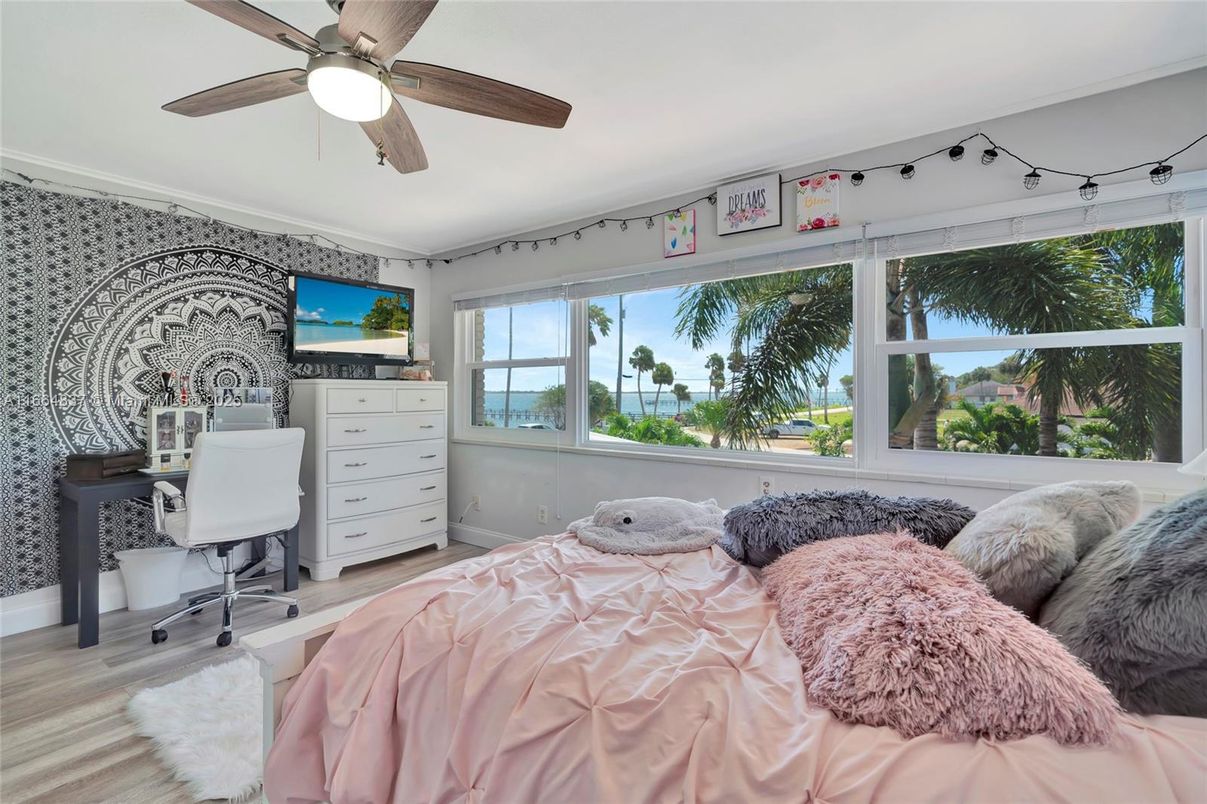 Bedroom, Interior, Water, Wood Texture Flooring