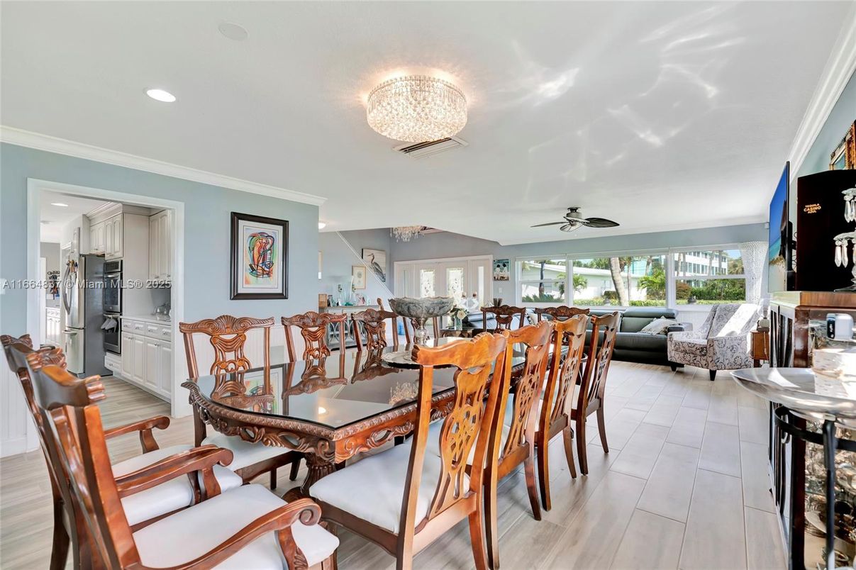 Chandelier, Dining room, Interior, Recessed Lighting, Wood Texture Flooring