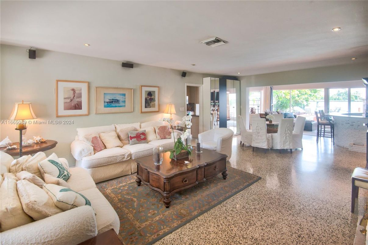 Dining room, Interior, Living room, Recessed Lighting