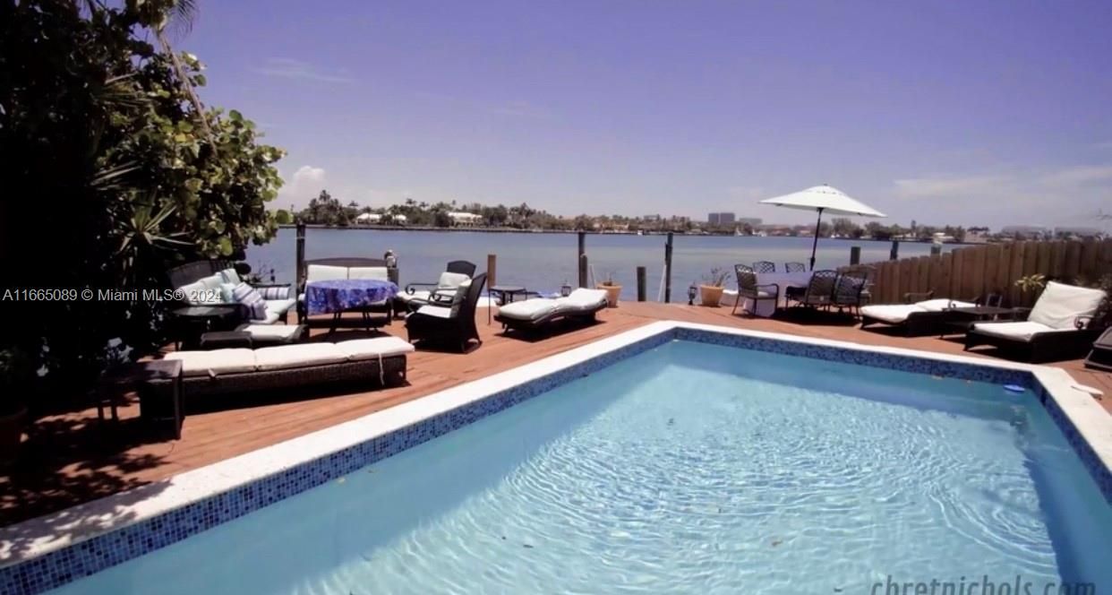 Exterior, Pool, Water