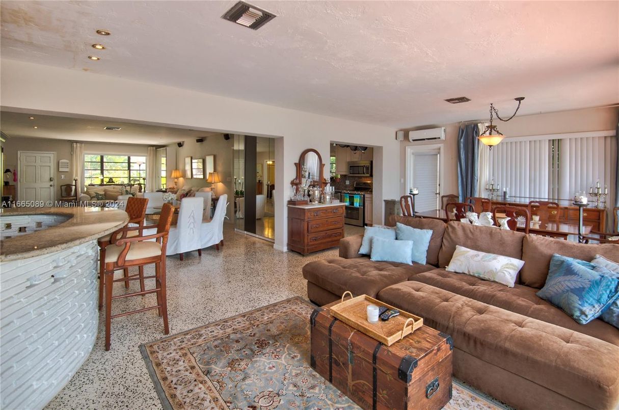 Dining room, Interior, Living room, Pendant Lights, Recessed Lighting