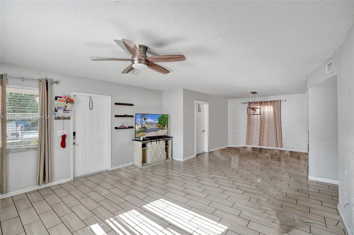 Empty room, Interior, Pendant Lights