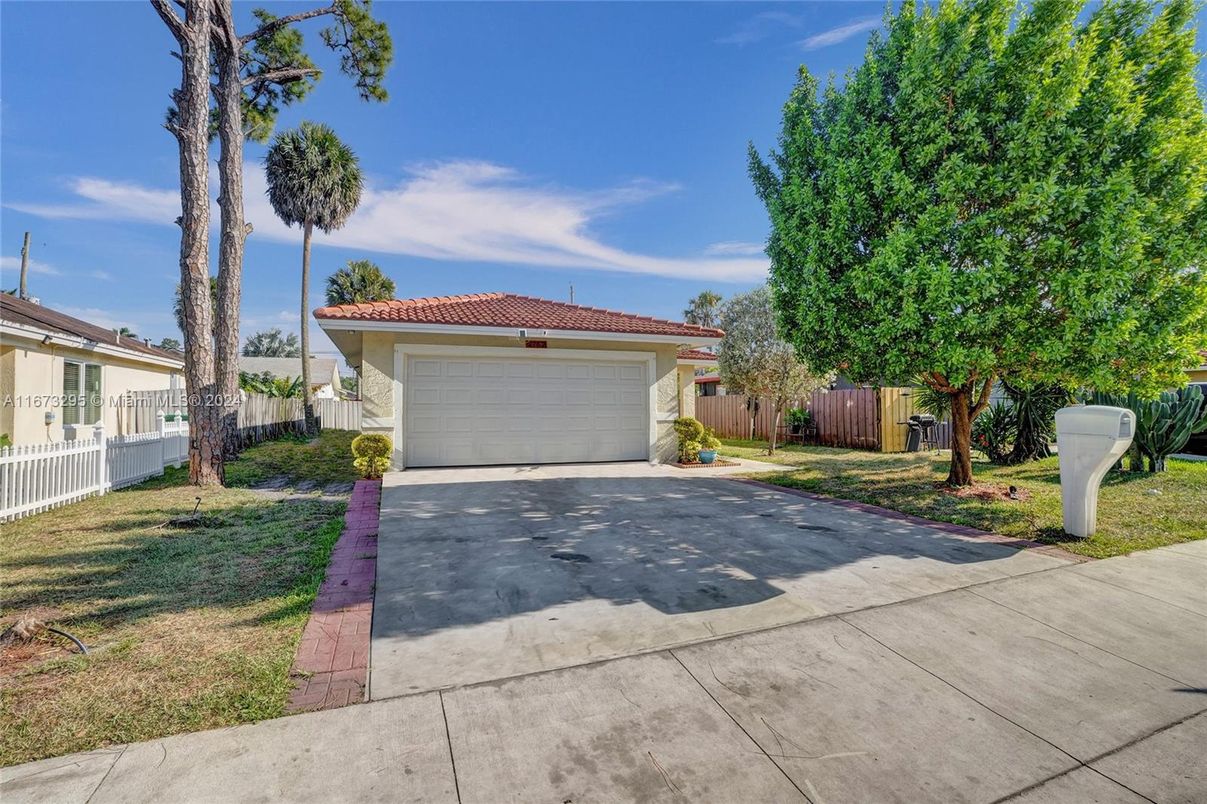 Backyard, Detached Garage, Exterior