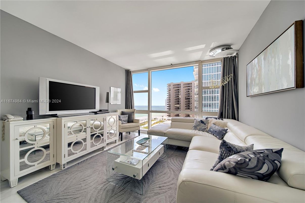Interior, Living room, Water