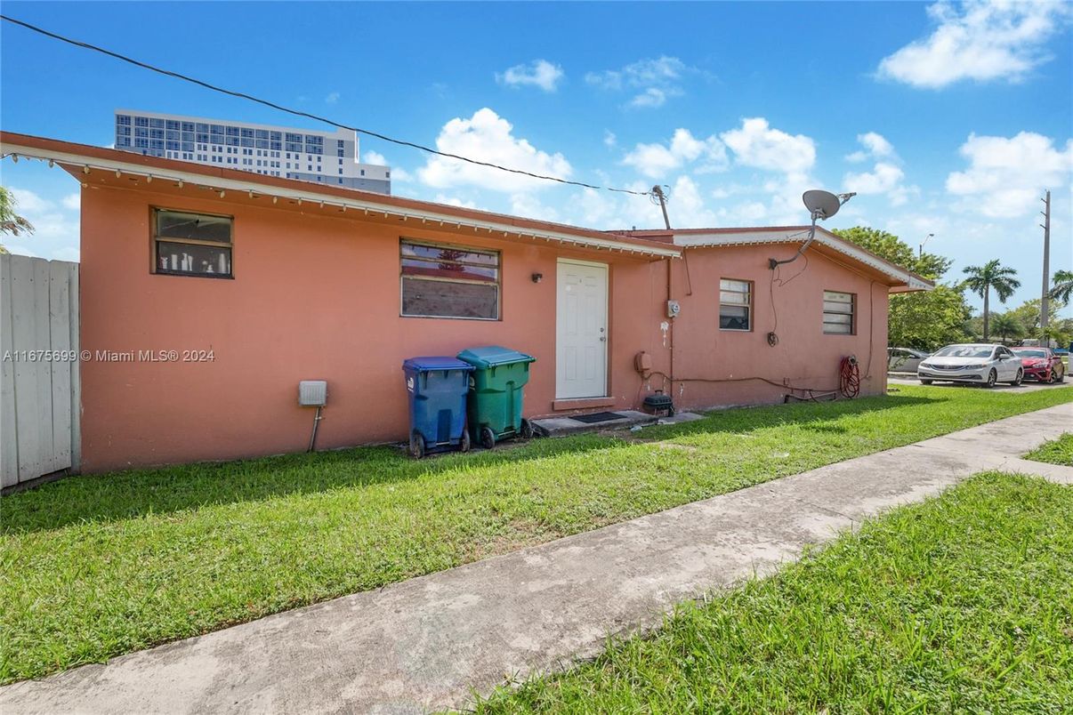Backyard, Exterior