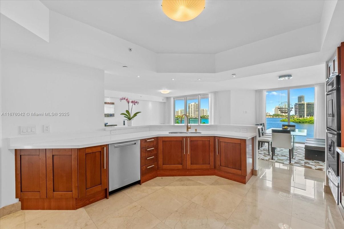 Dining room, Interior, Kitchen, Recessed Lighting, Stainless Steel Appliances, Water