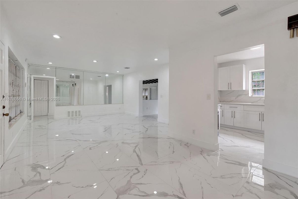 Empty room, Interior, Marble, Recessed Lighting