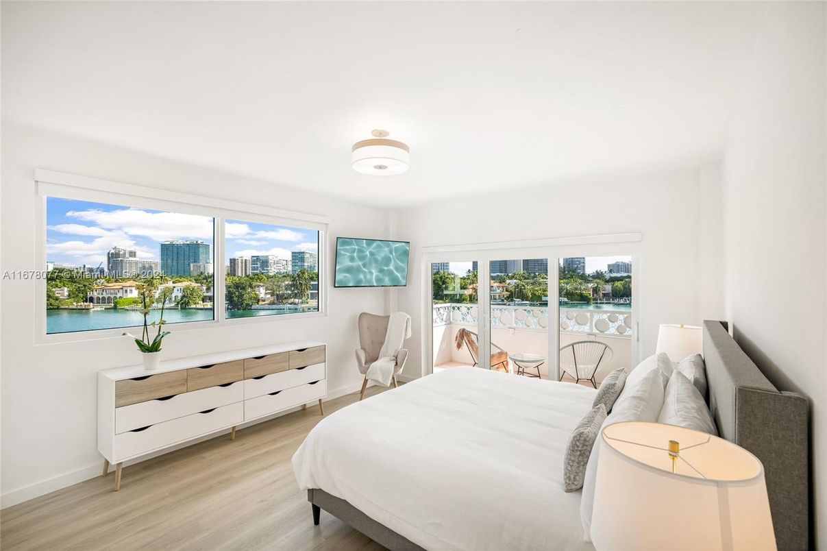 Bedroom, Interior, Water, Wood Texture Flooring