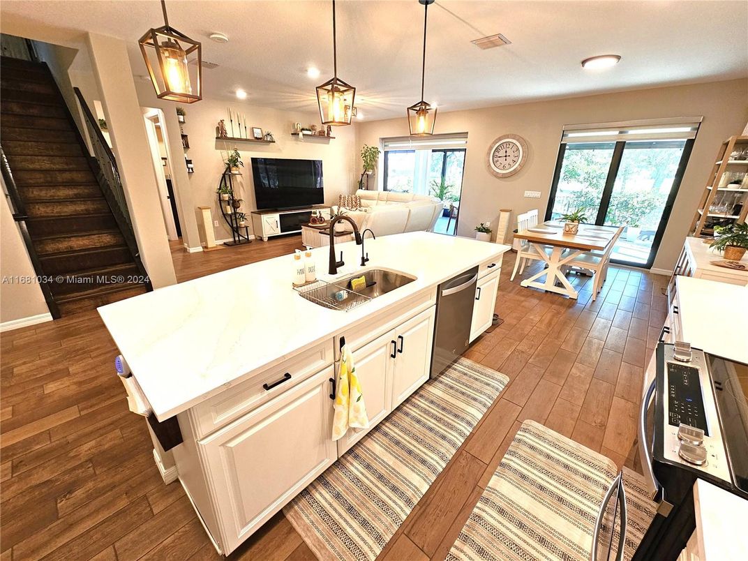 Dining room, Interior, Kitchen, Pendant Lights, Recessed Lighting, Wood Texture Flooring