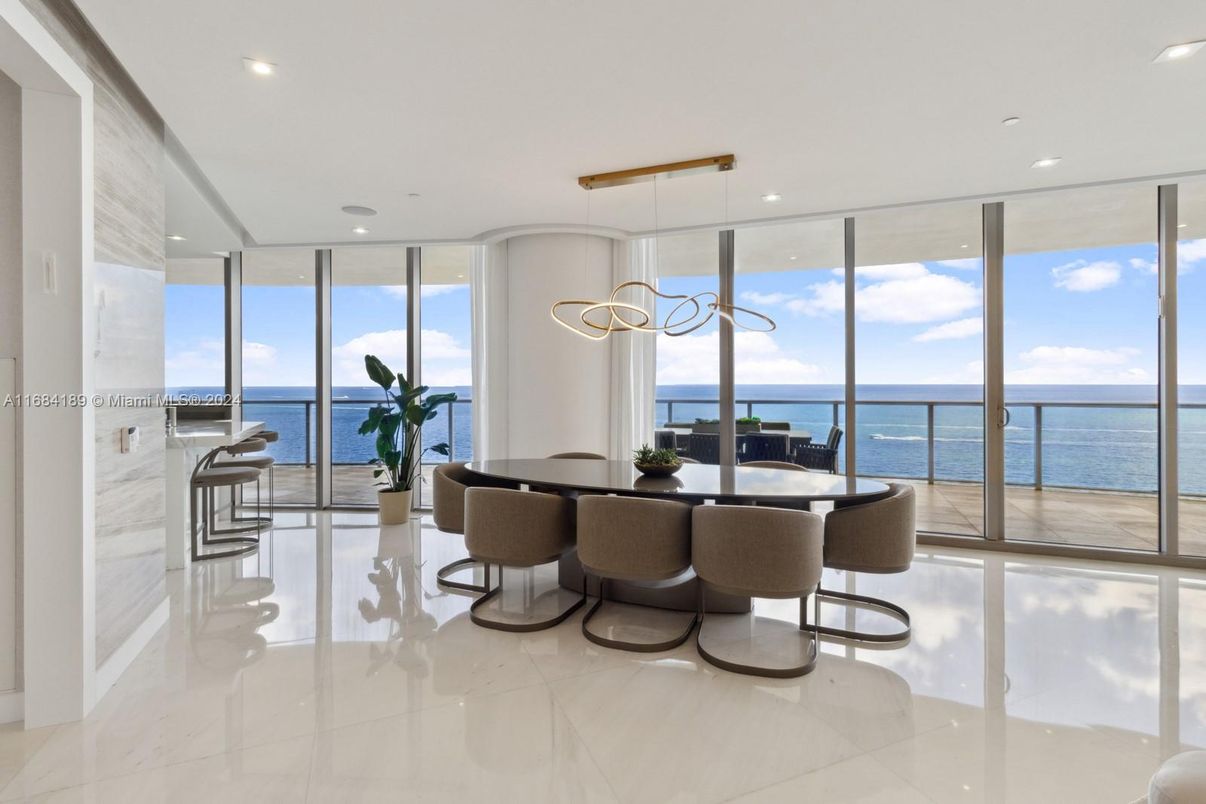 Dining room, Interior, Pendant Lights, Recessed Lighting, Water