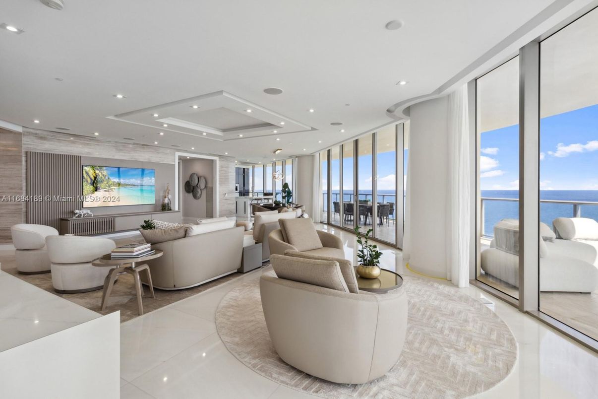 Interior, Living room, Recessed Lighting, Water