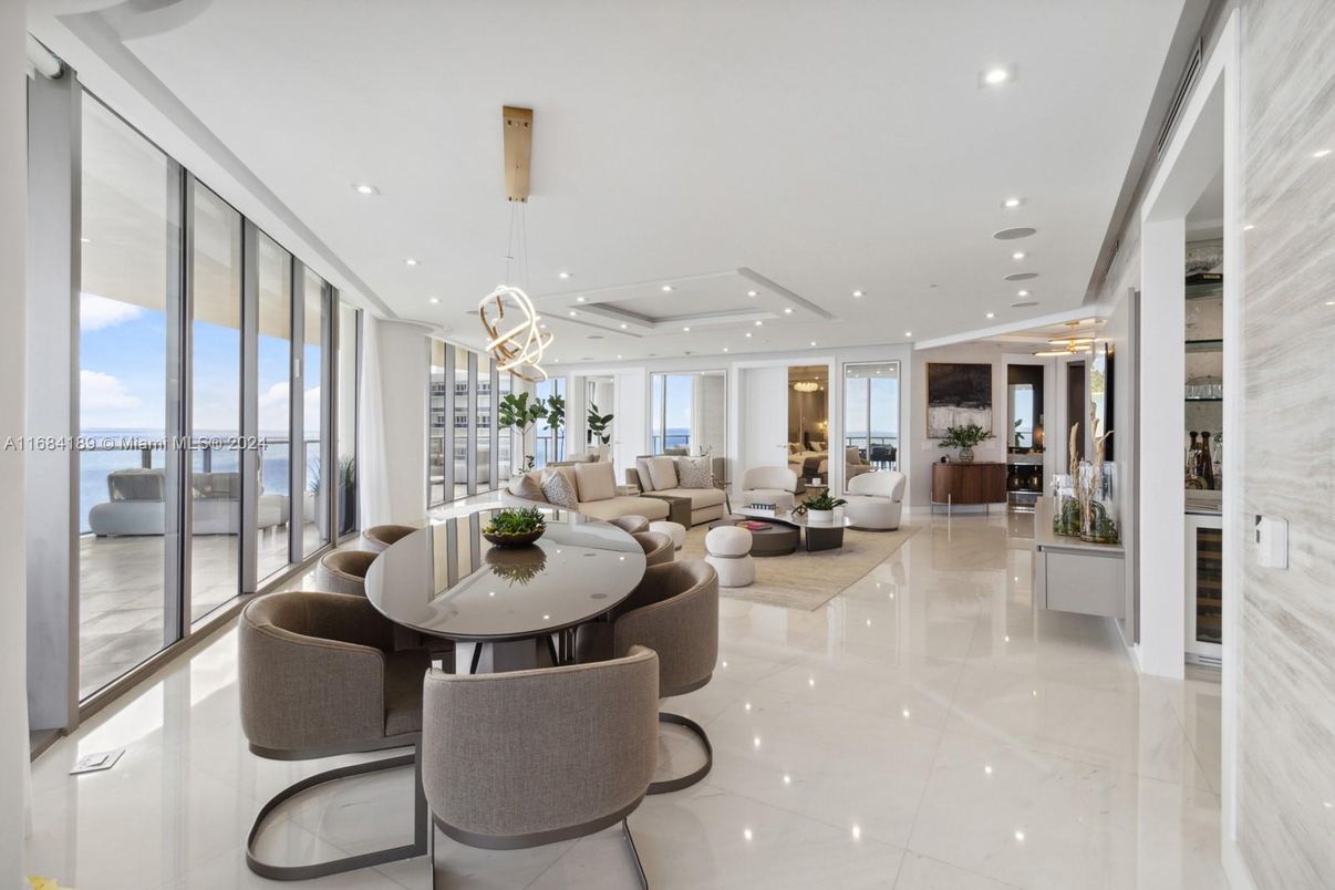 Dining room, Interior, Living room, Pendant Lights, Recessed Lighting, Water
