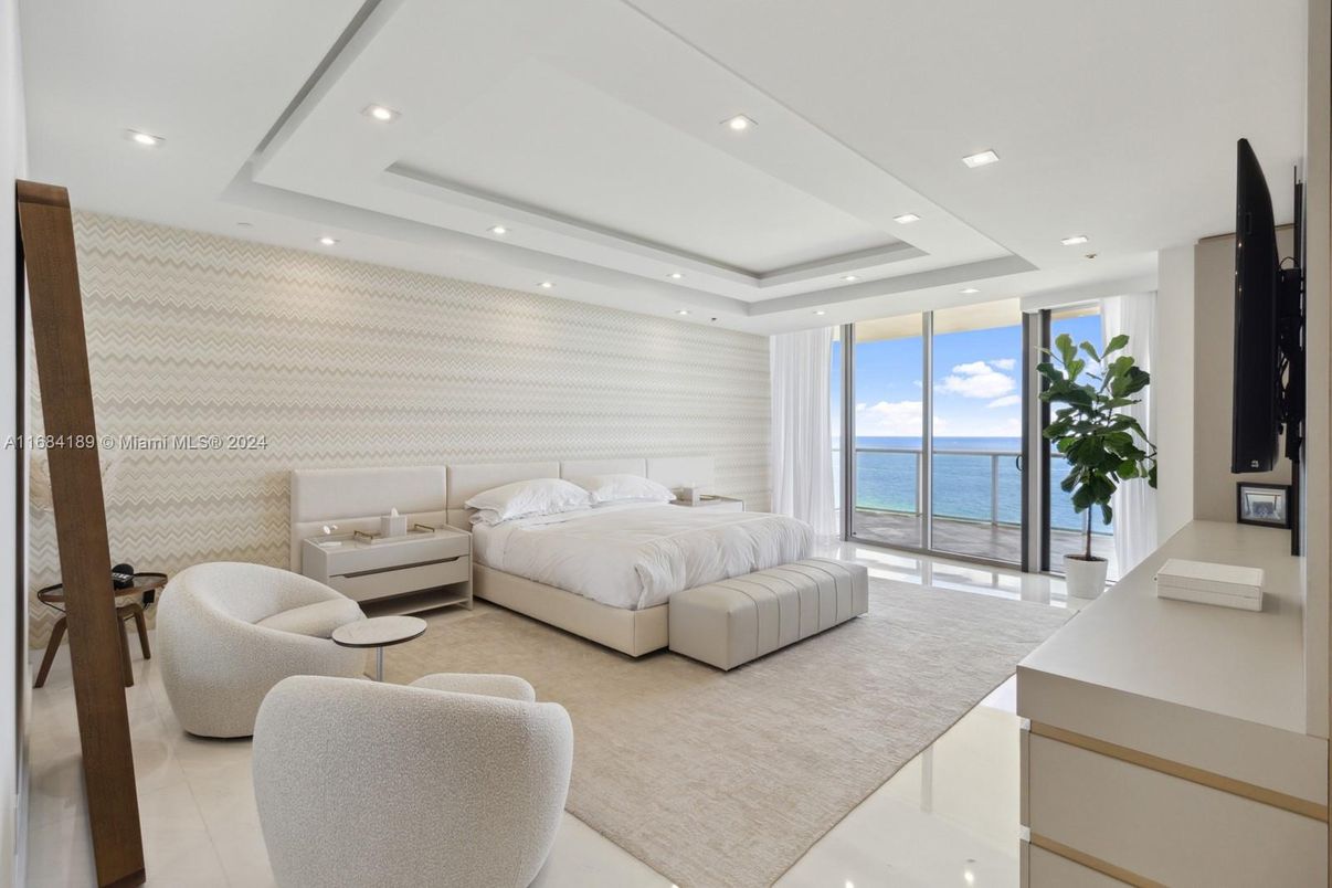 Bedroom, Interior, Recessed Lighting, Water