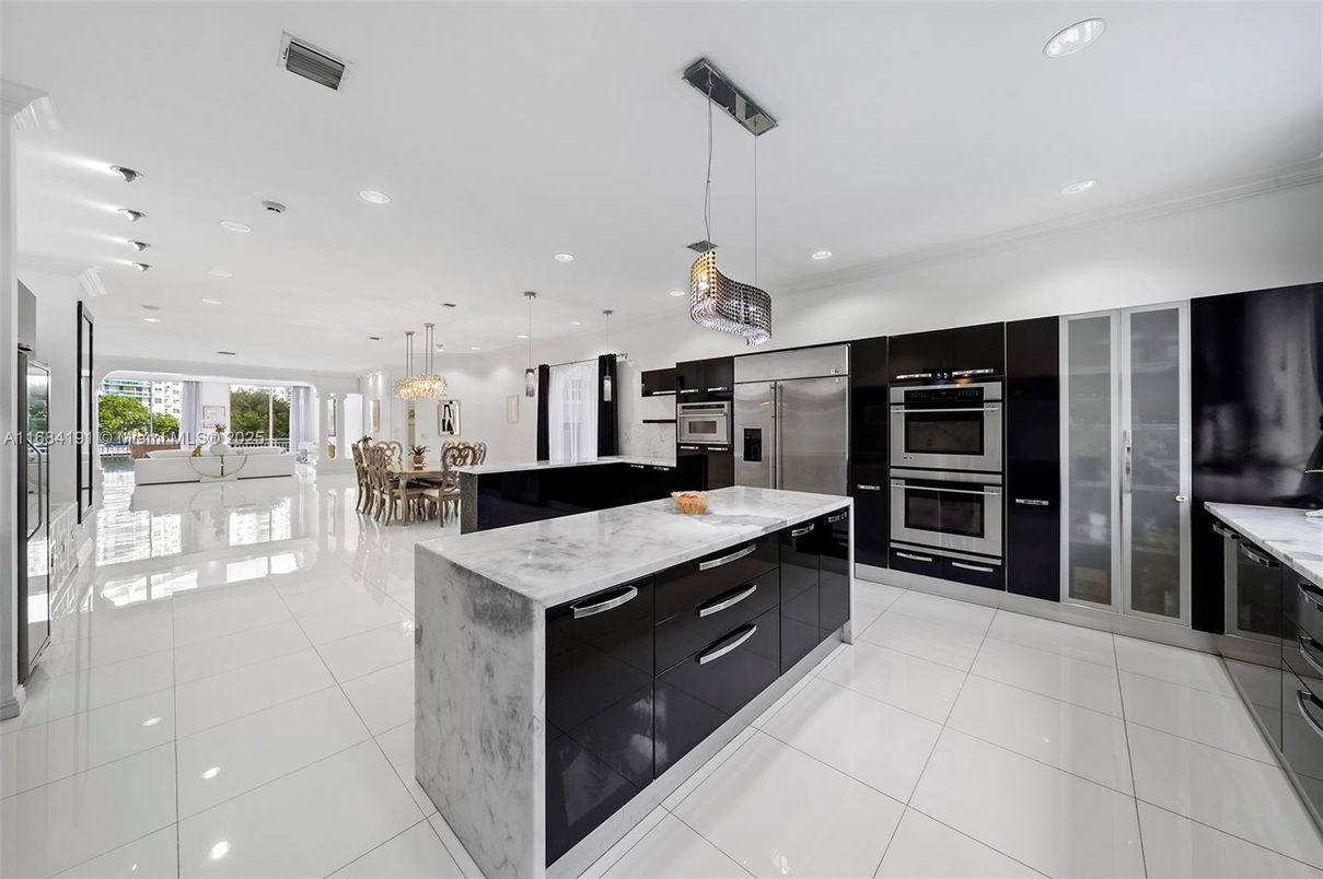 Dining room, Interior, Kitchen, Pendant Lights, Recessed Lighting, Stainless Steel Appliances