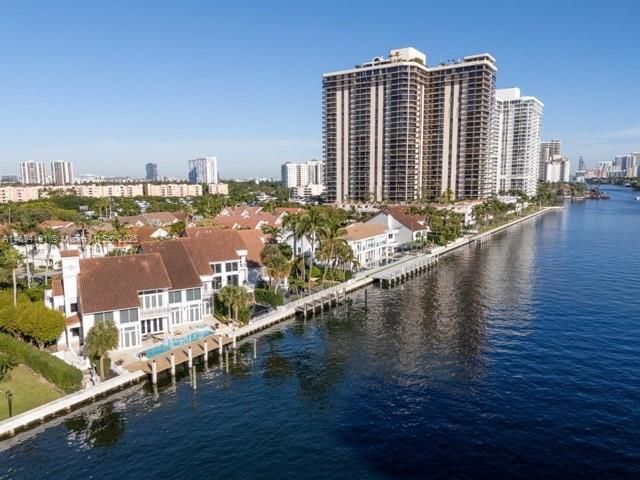 Exterior, Lake
