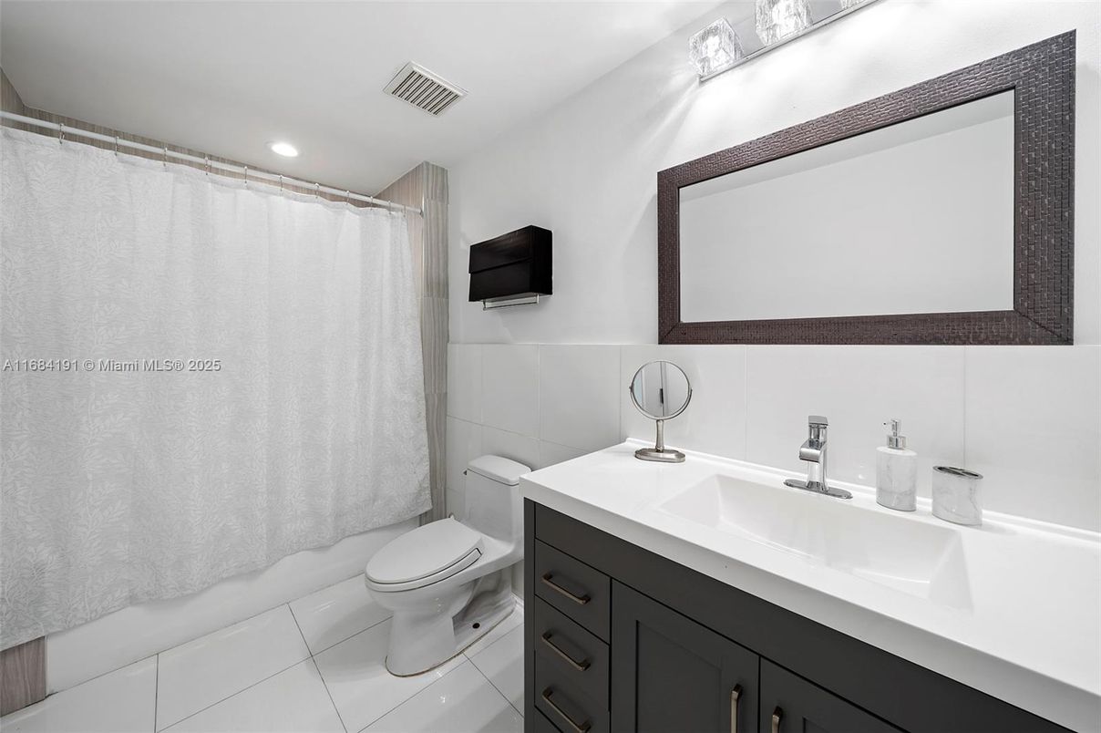 Bathroom, Interior, Recessed Lighting