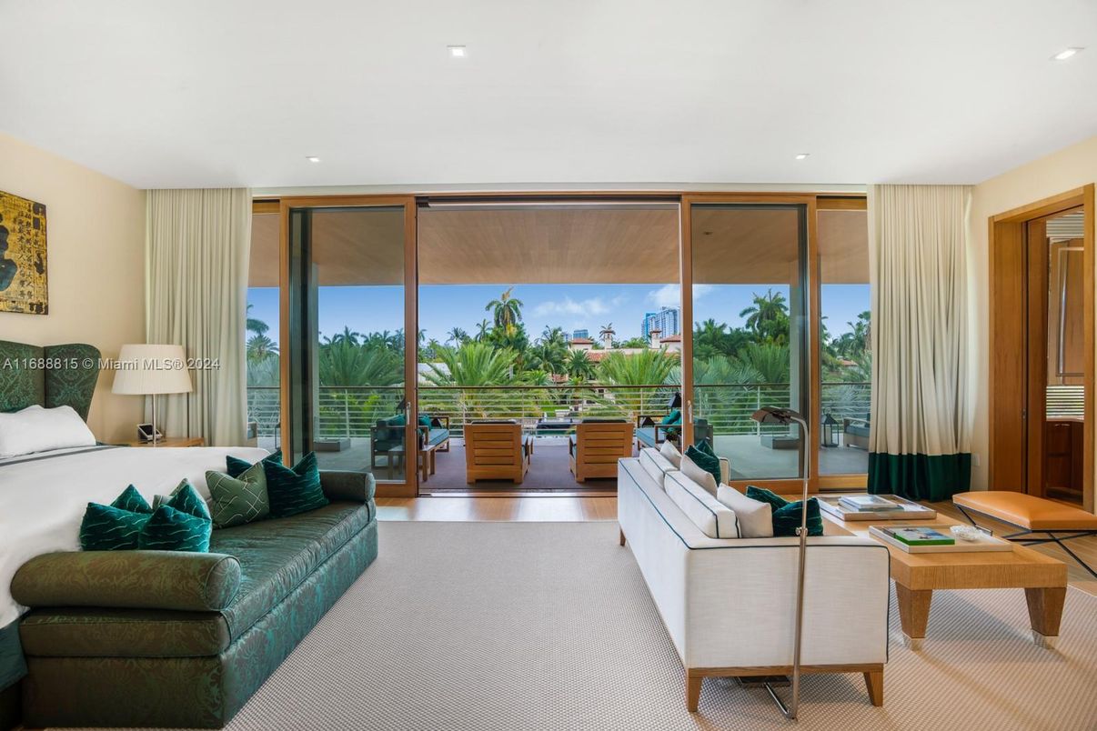 Interior, Living room, Recessed Lighting, Water, Wood Texture Flooring