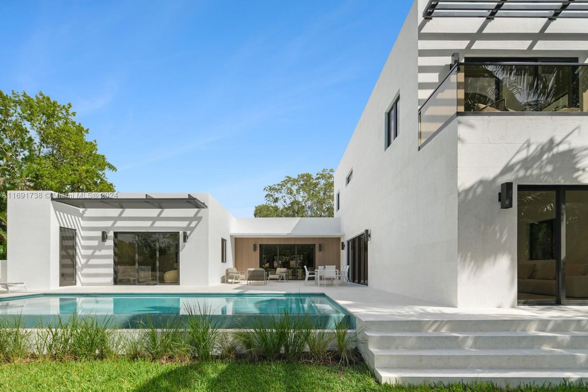 Exterior, Pool