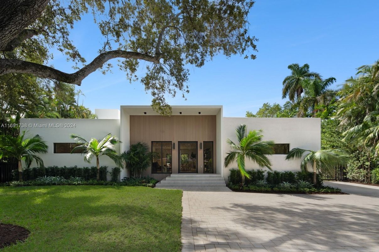 Backyard, Exterior, Facade, Modern