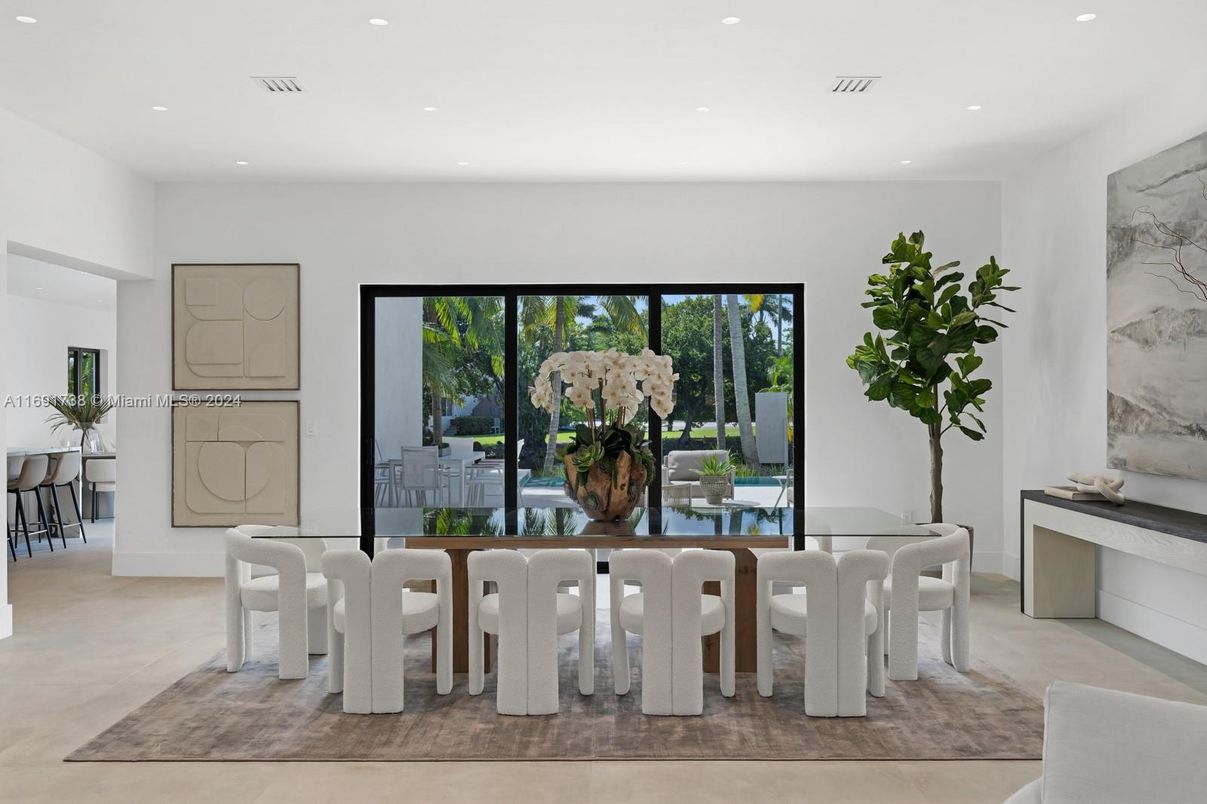Dining room, Interior, Recessed Lighting