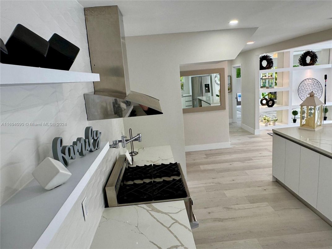 Interior, Recessed Lighting, Wood Texture Flooring