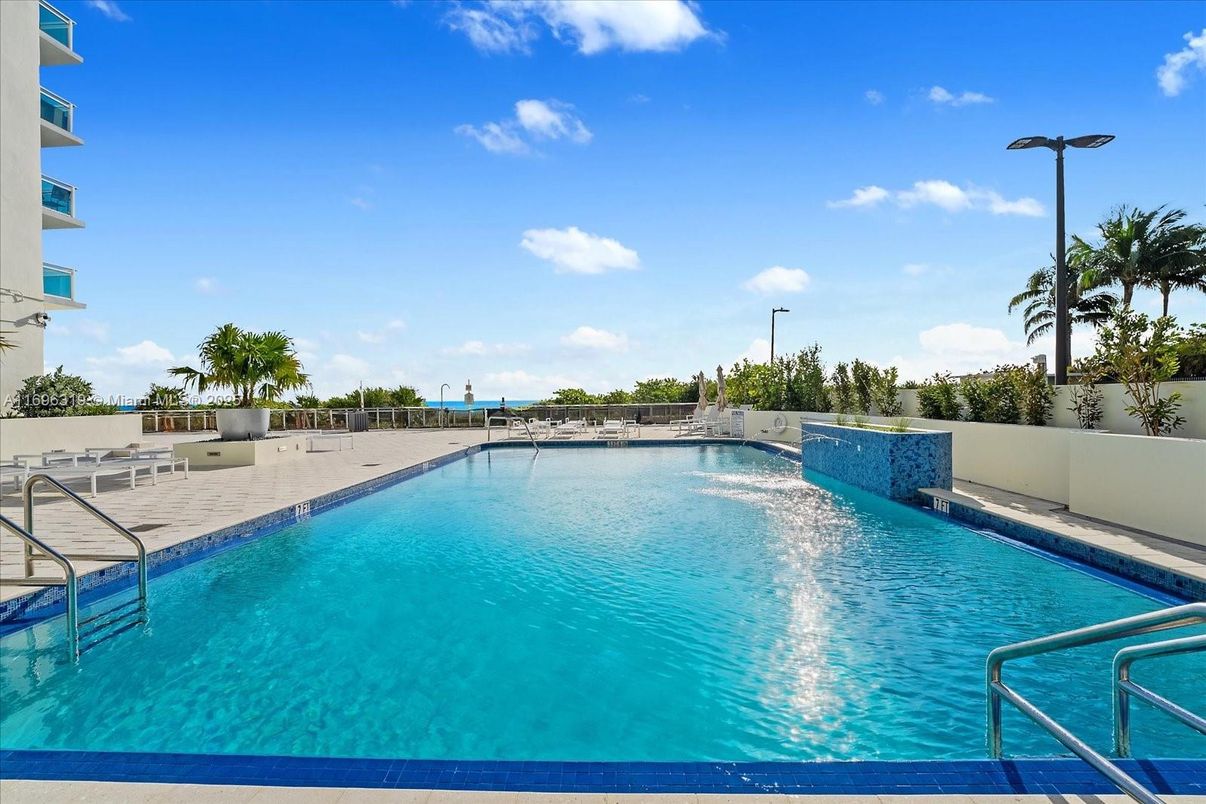 Exterior, Pool