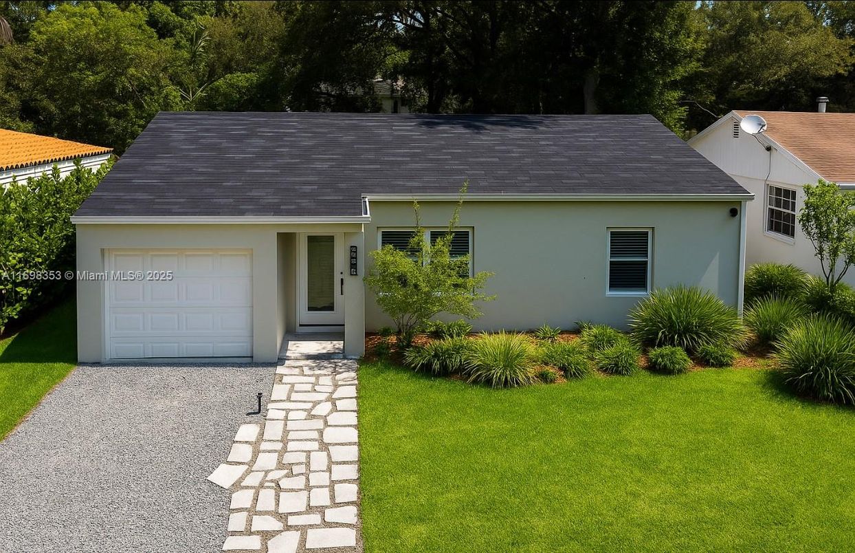 Attached, Exterior, Facade, Ranch