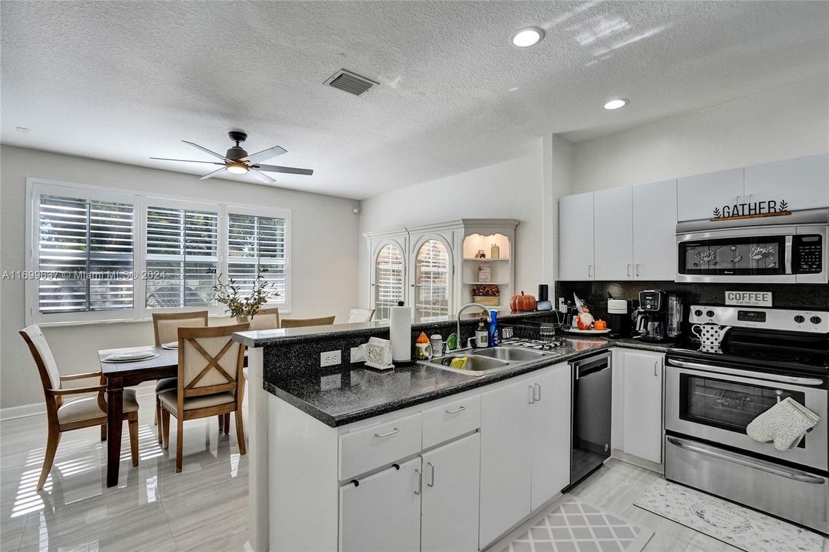 Dining room, Interior, Kitchen, Recessed Lighting, Stainless Steel Appliances