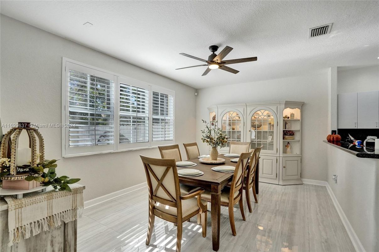 Dining room, Interior, Recessed Lighting