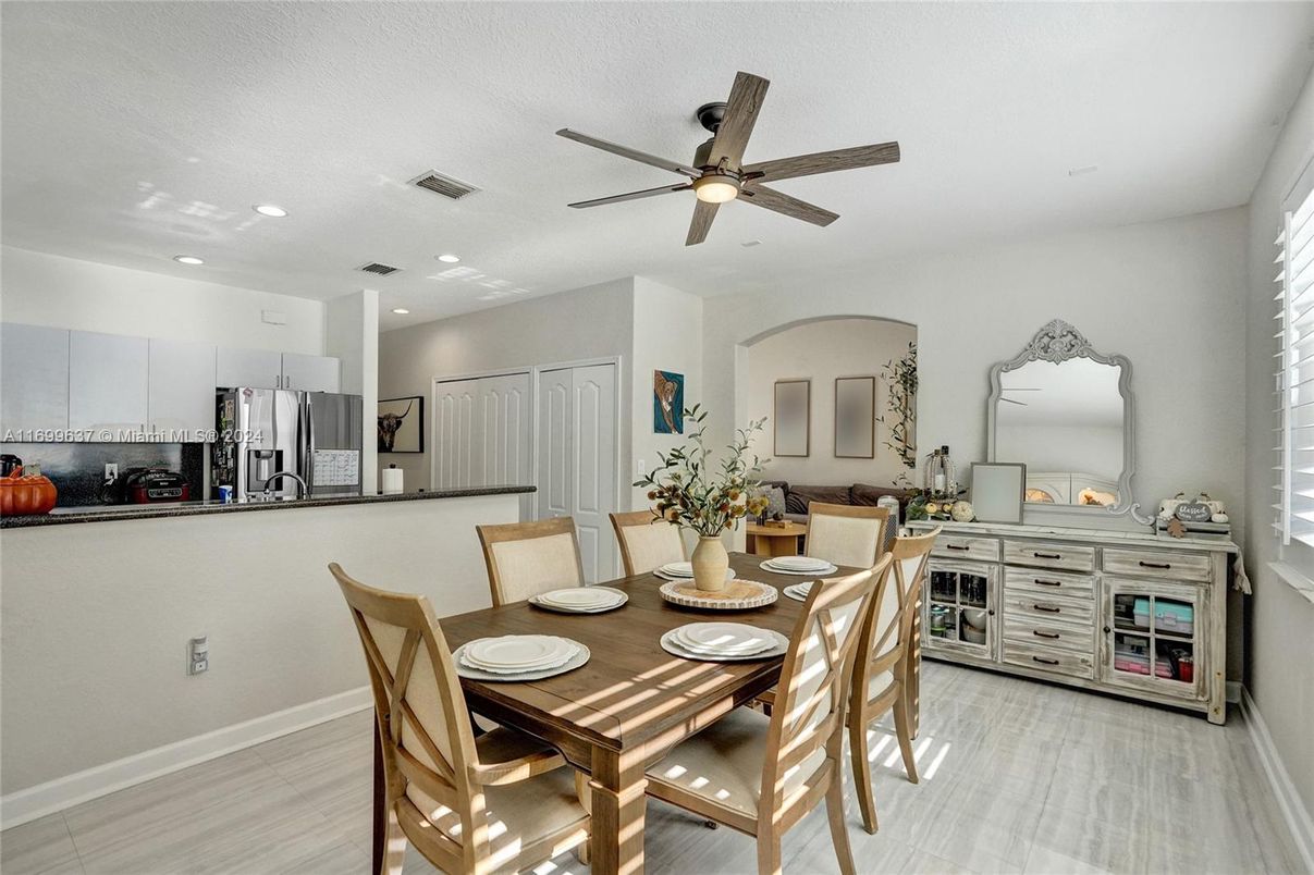 Dining room, Interior, Kitchen, Recessed Lighting, Stainless Steel Appliances