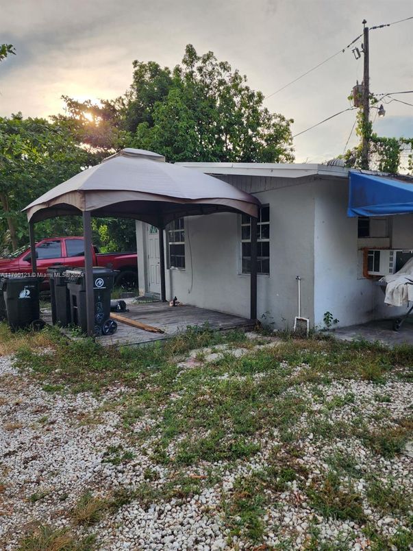 Backyard, Exterior