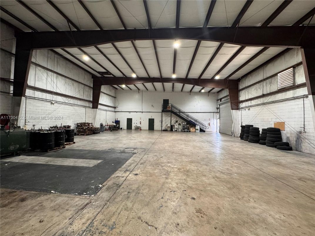 Garage, Interior
