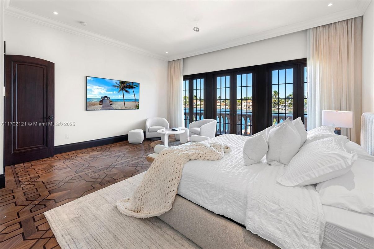 Bedroom, Interior, Recessed Lighting, Water