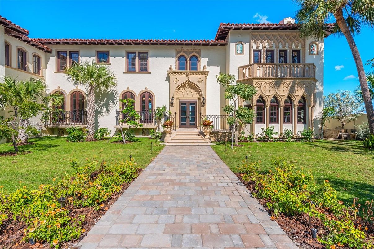 Backyard, Exterior, Facade, Mediterranean