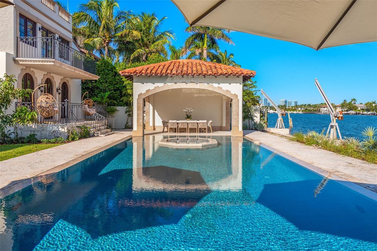 Exterior, Pool, Water