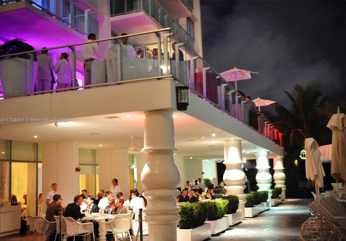 Exterior, Recessed Lighting