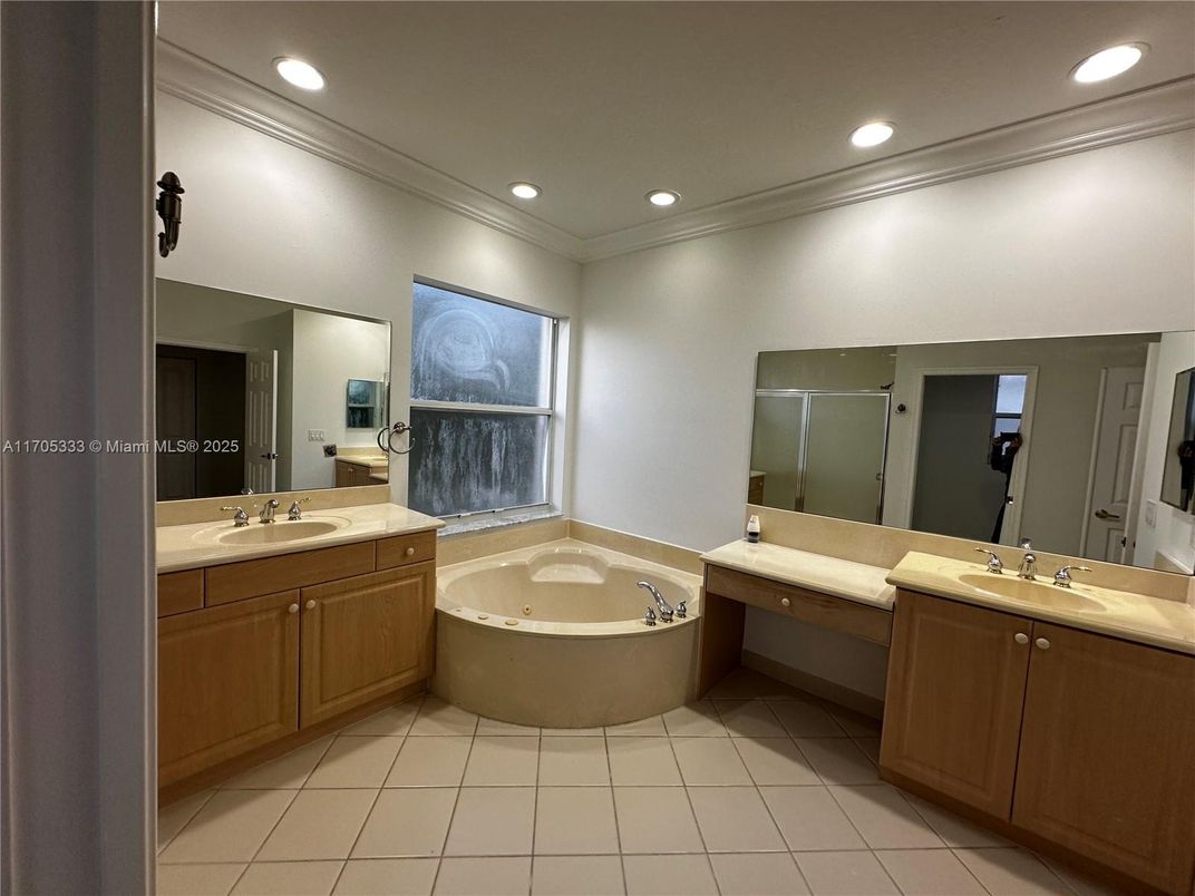Bathroom, Dual Sink Vanities, Interior, Recessed Lighting