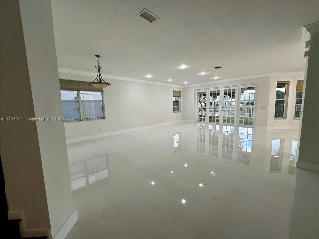 Empty room, Interior, Pendant Lights, Recessed Lighting