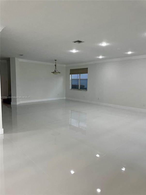 Empty room, Interior, Recessed Lighting