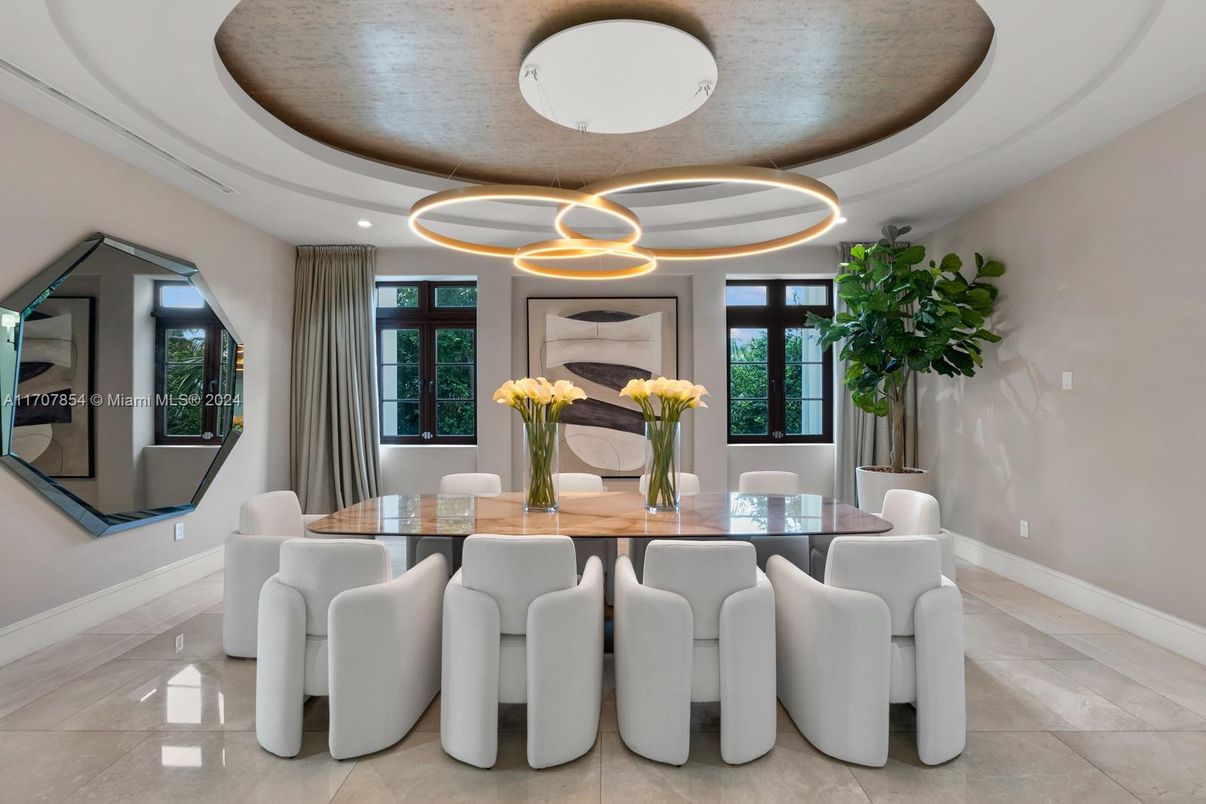 Dining room, Interior, Pendant Lights, Recessed Lighting