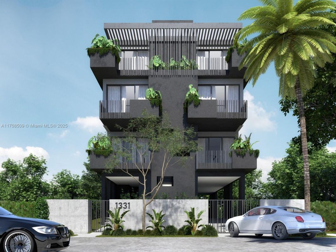 Exterior, Facade, Modern